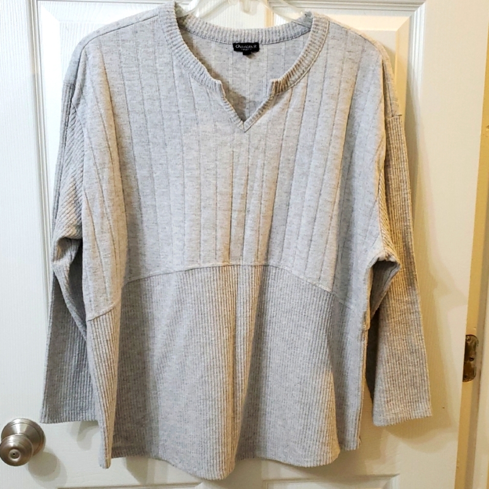 Chances R Plus Light Gray V-Neck Sweater. 2x